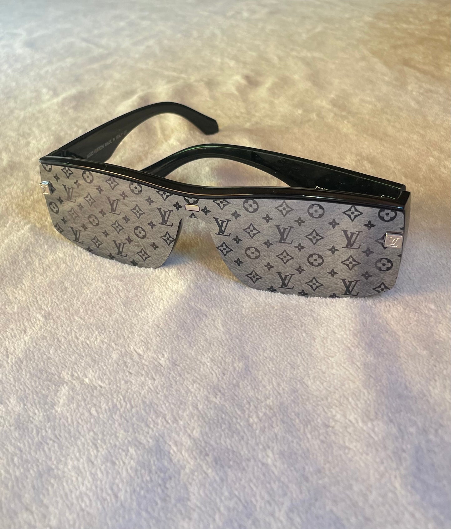 LV Glasses Black